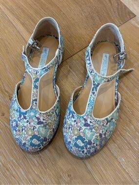 Edgehill Collection Girls Liberty print T‑Strap flats. Excellent.